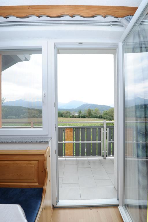 Fruehstueckspension Lach Bed and Breakfast Eberndorf Esterno foto