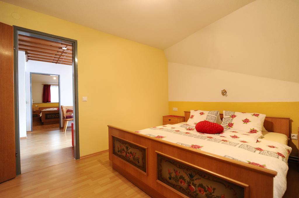 Fruehstueckspension Lach Bed and Breakfast Eberndorf Esterno foto