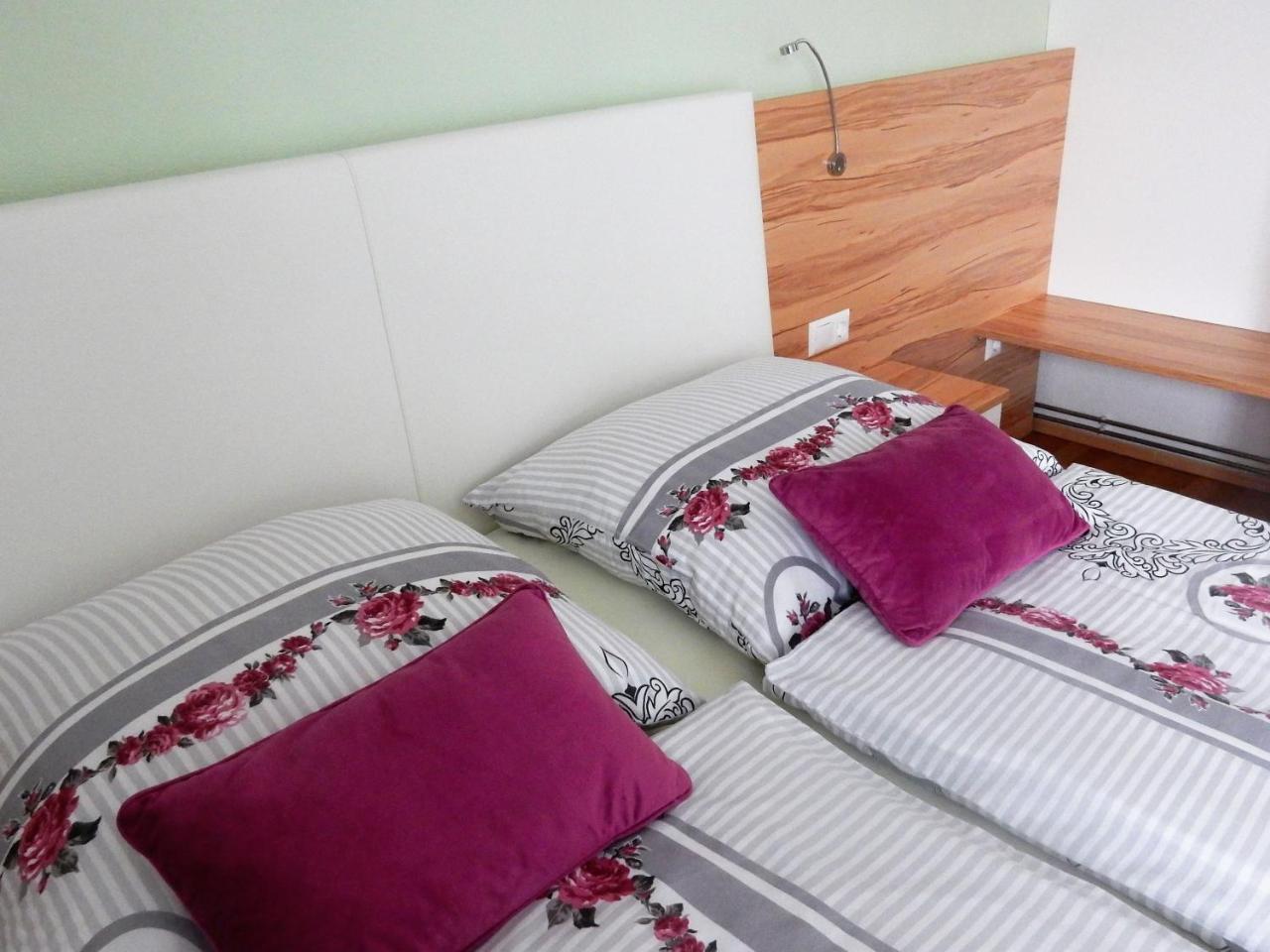 Fruehstueckspension Lach Bed and Breakfast Eberndorf Esterno foto