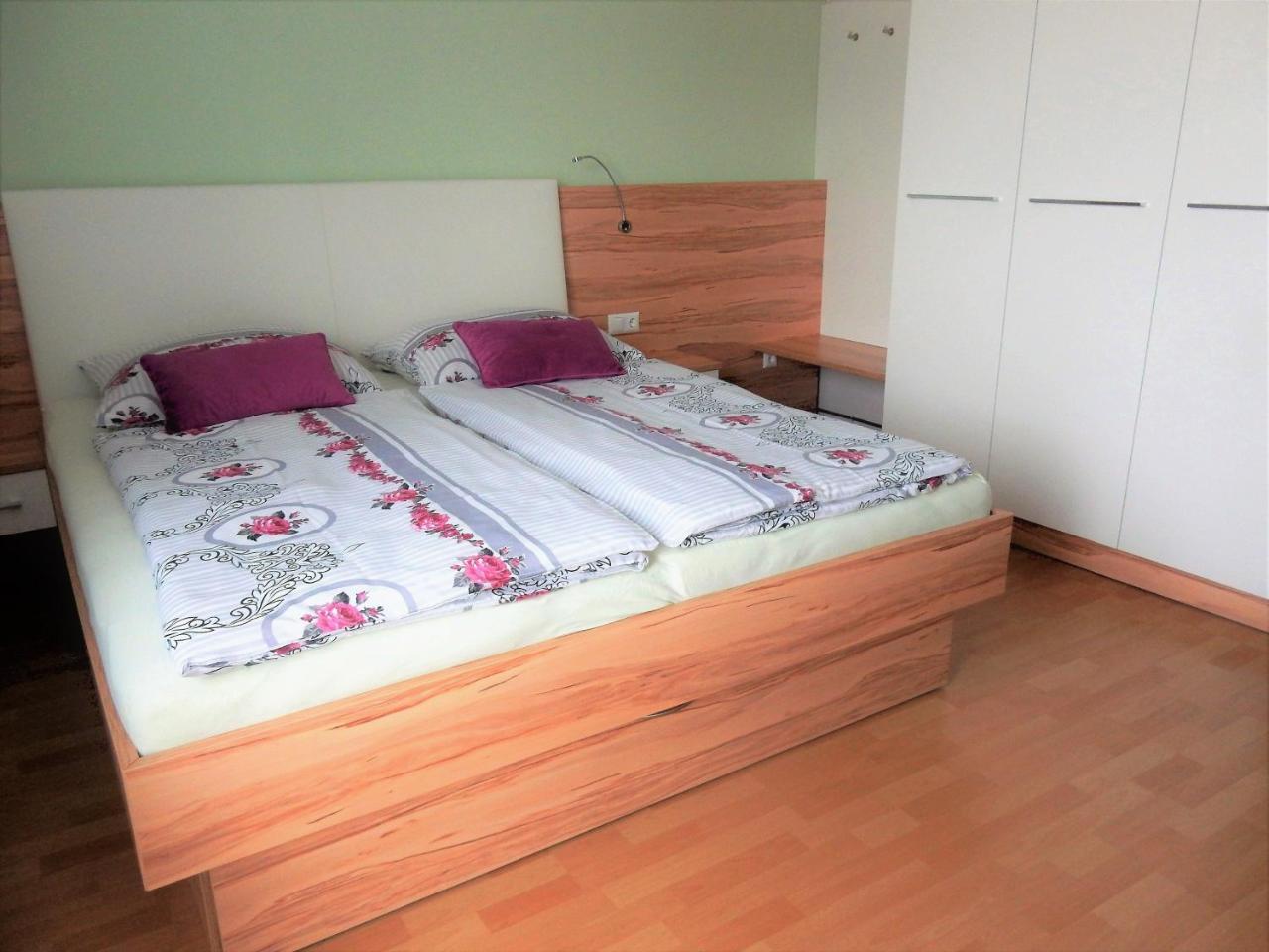 Fruehstueckspension Lach Bed and Breakfast Eberndorf Esterno foto