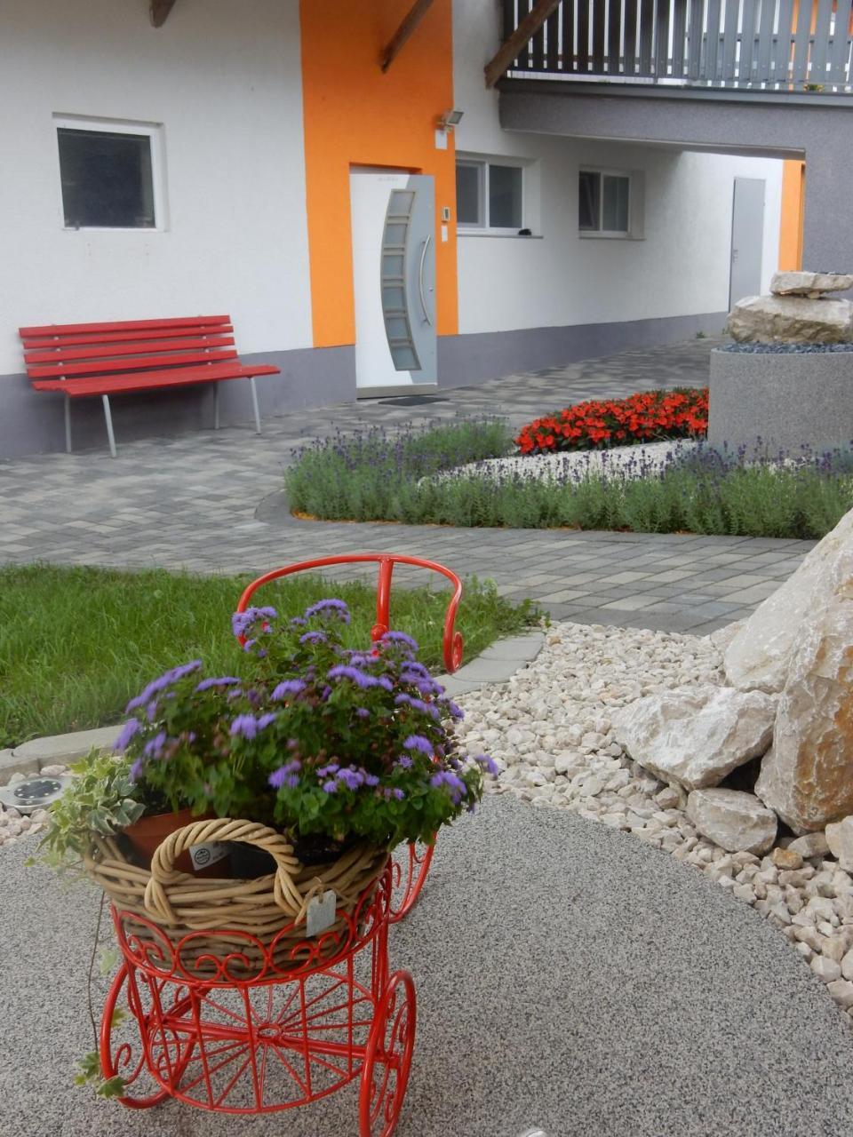 Fruehstueckspension Lach Bed and Breakfast Eberndorf Esterno foto