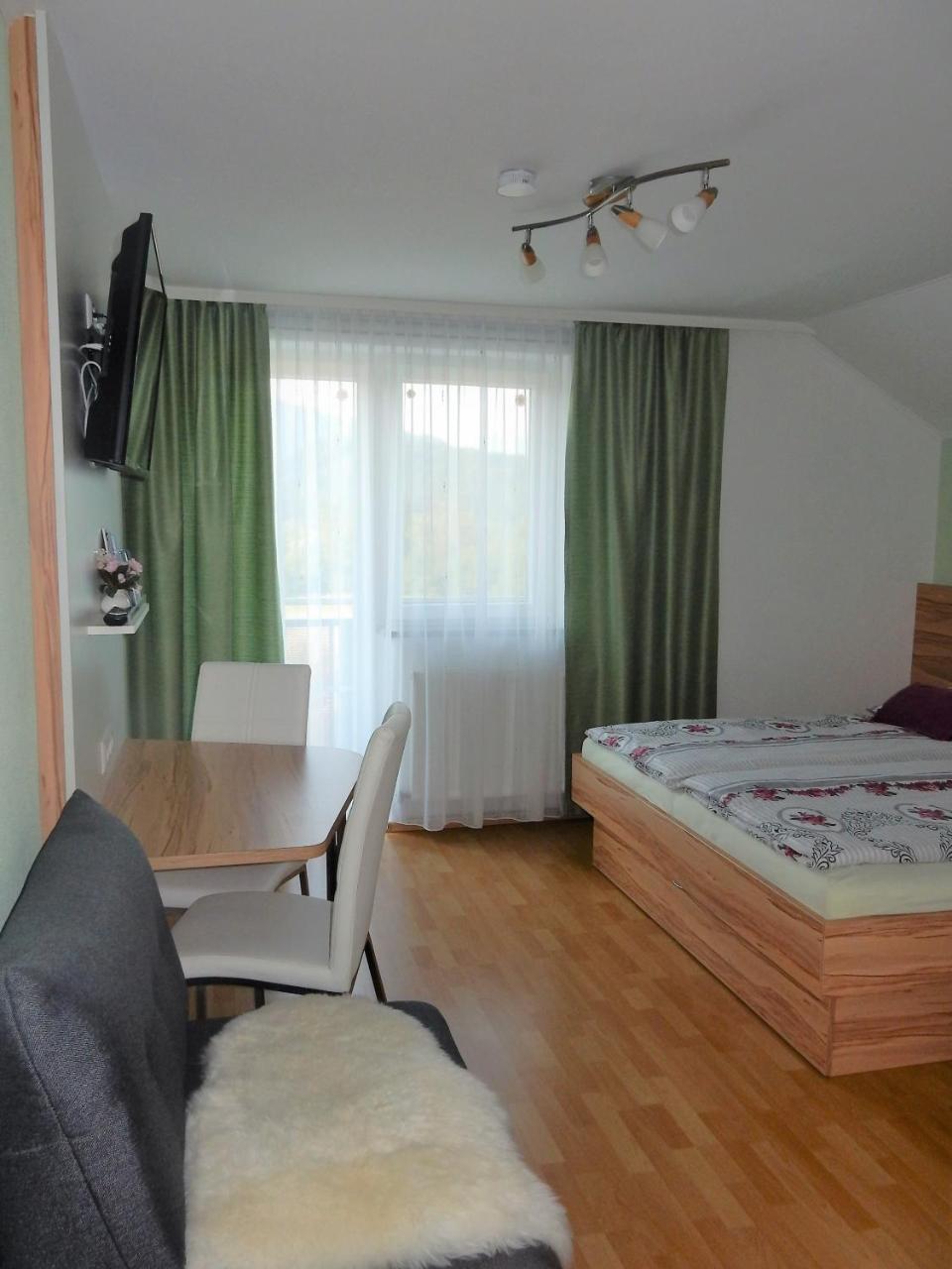 Fruehstueckspension Lach Bed and Breakfast Eberndorf Esterno foto